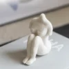 Art piece istuva nainen 14 cm, Off-white