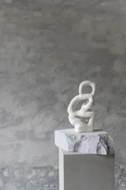 Art Piece -veistos, Off-white