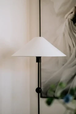 Astrid lampunteline 130 cm, Musta