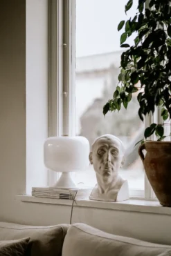 Bullen 25 pöytälamppu, Valkoinen