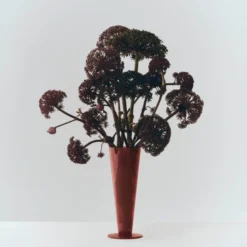 Conical maljakko, Rose-dark red, medium