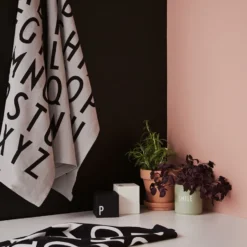 Design Letters keittiöpyyhe 40 x 60 cm 2-pakkaus, Musta