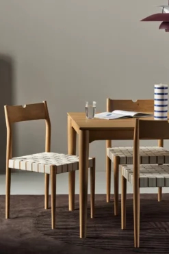 Ekeryd ruokapöydäntuoli, Webbing-laquered oak