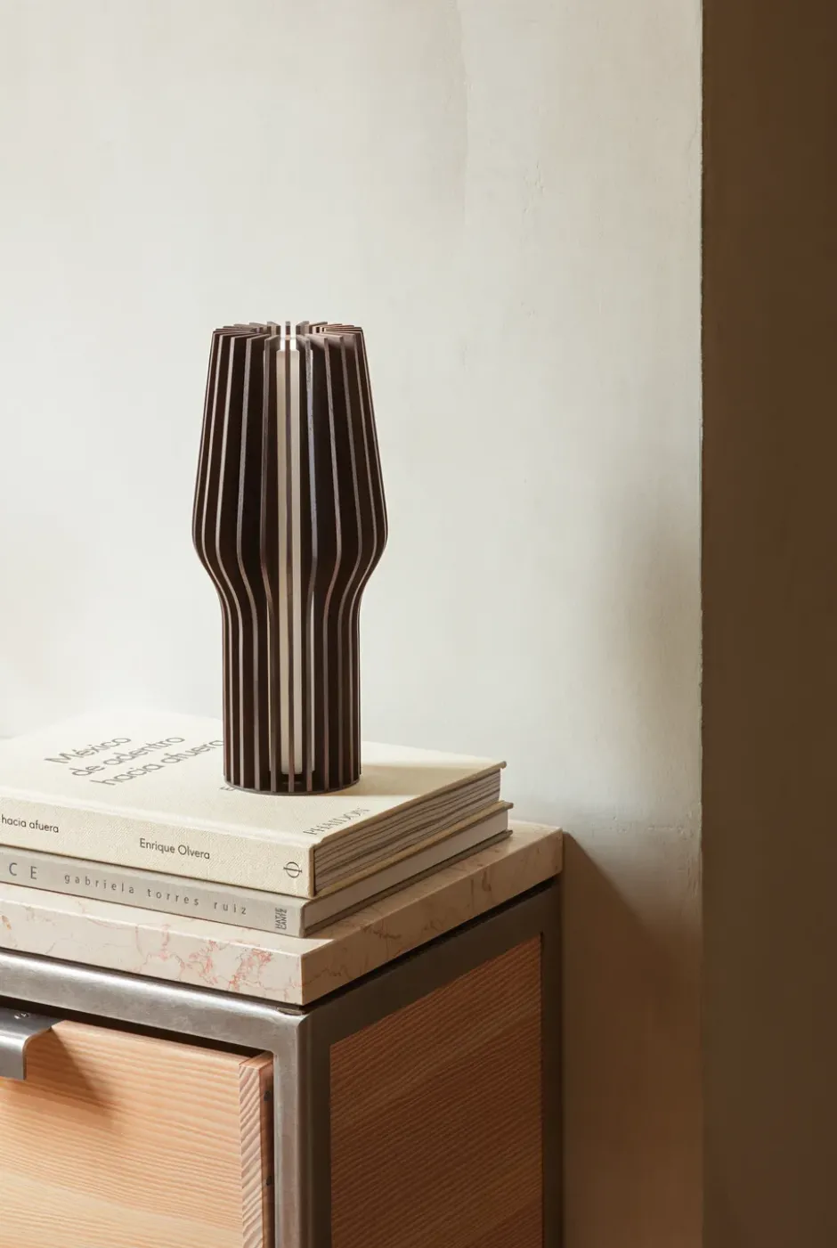 Eva Solo Radiant LED ladattava lamppu, Smoked oak