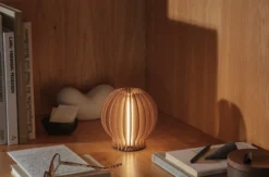 Eva Solo Radiant LED ladattava valaisin pyöreä, Oak