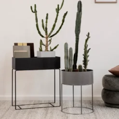 ferm LIVING istutuslaatikko Plant box, musta