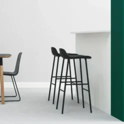 Form baarituoli metallijalat 75 cm, musta