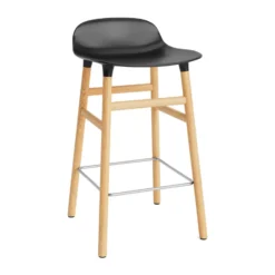 Form Chair baarijakkara Jalat tammea, musta