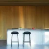 Form Chair baarijakkara metallijalat, Musta