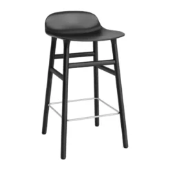 Form Chair -baarituoli lakatut tammijalat 65 cm, Musta