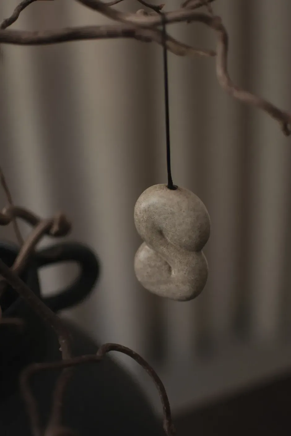 Hanging bun koristeriipus, Beige