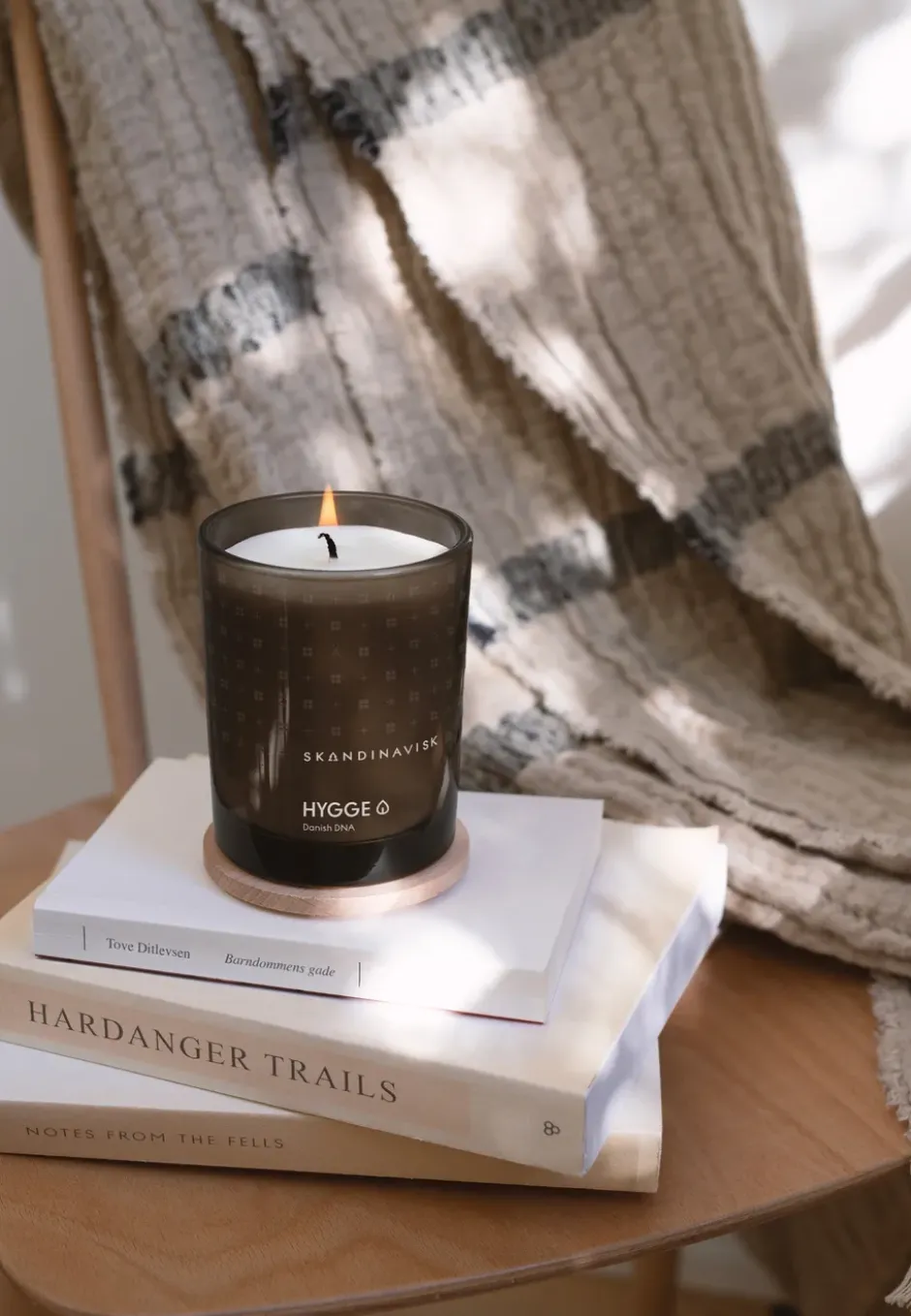 Hygge tuoksukynttilä kannella, 65 g