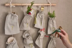 Joyful adventtikalenteri 75 cm, Beige