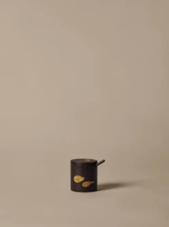Koyo purkki lusikalla, Tummanruskea-buff