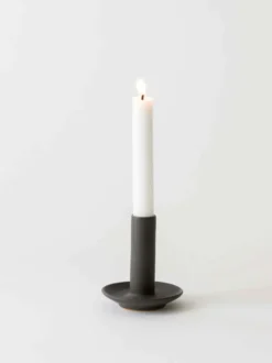 Lou kynttilänjalka , Tummanharmaa