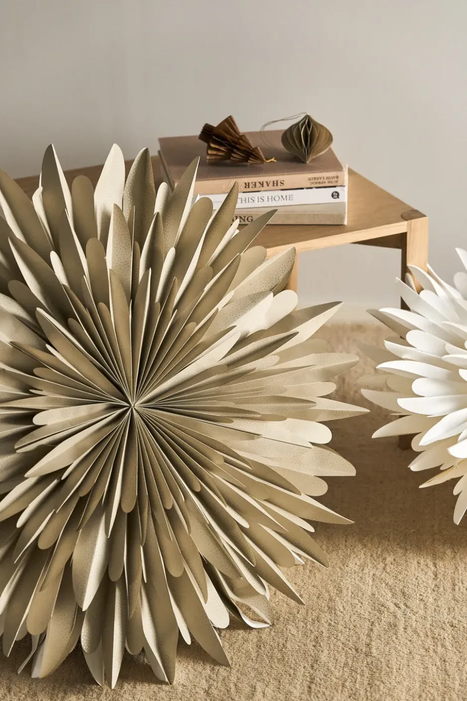Luna adventtitähti beige pilkullinen, 80 cm