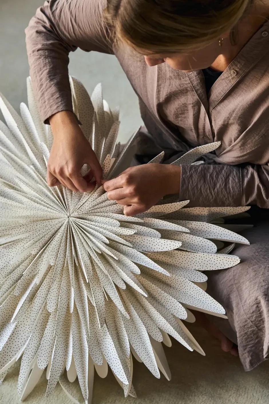 Luna adventtitähti valkoinen pilkullinen, 60 cm
