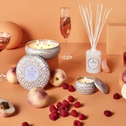 Maison Blanc 3-wick Tin tuoksukynttilä 40 tuntia, Italian Bellini