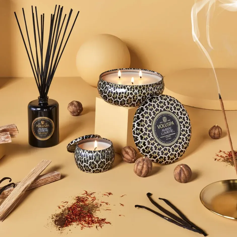 Maison Noir Mini Tin tuoksukynttilä 25 tuntia, Ambre Lumiere