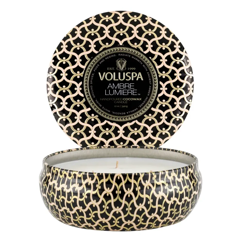 Maison Noir 3-wick Tin tuoksukynttilä 40 tuntia, Ambre Lumiere