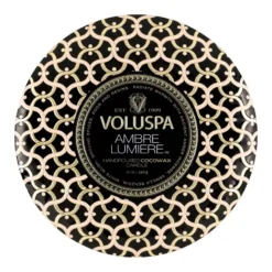 Maison Noir 3-wick Tin tuoksukynttilä 40 tuntia, Ambre Lumiere