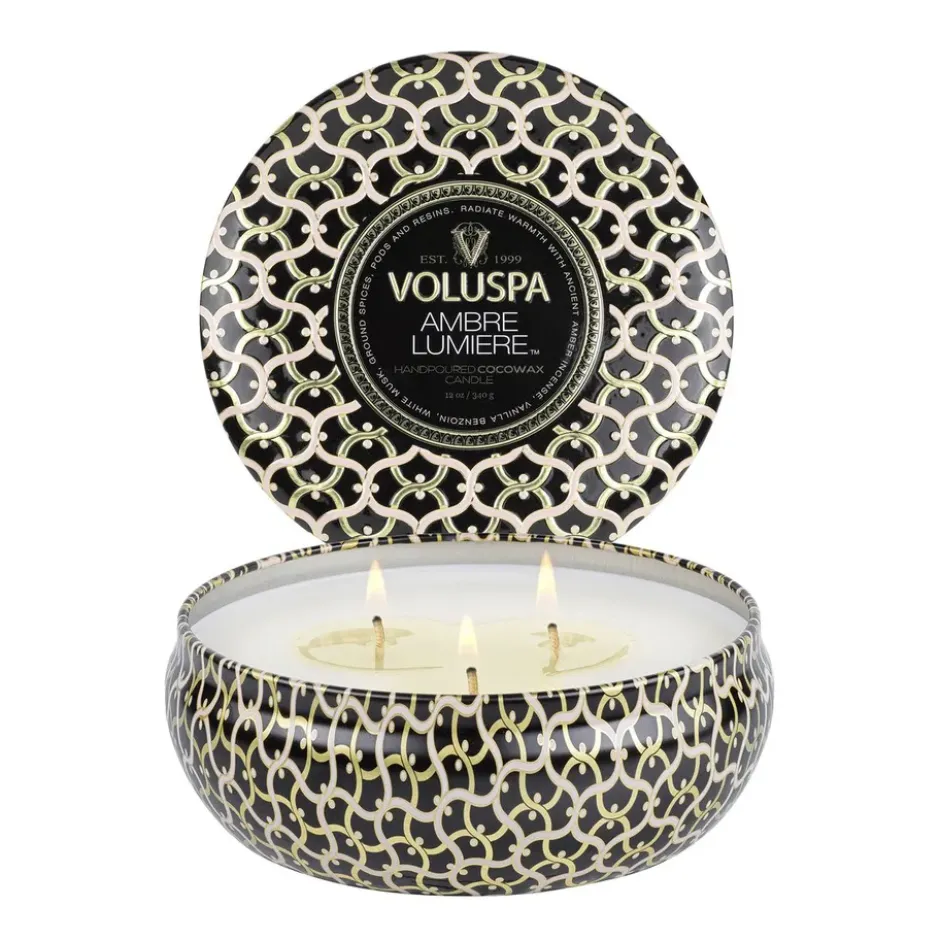 Maison Noir 3-wick Tin tuoksukynttilä 40 tuntia, Ambre Lumiere