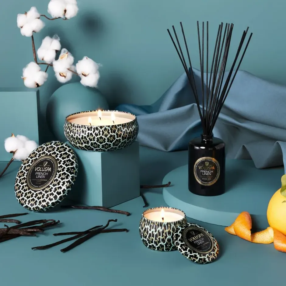 Maison Noir 3-wick Tin tuoksukynttilä 40 tuntia, French Linen