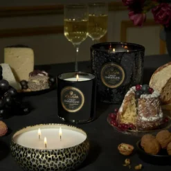 Maison Noir 3-wick Tin tuoksukynttilä 40 tuntia, Crisp Champagne