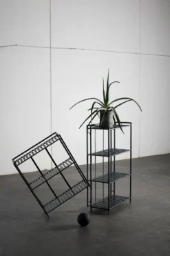 Manhattan Low hylly 65,5x33x79,5 cm, Black