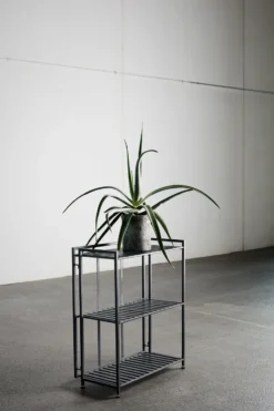 Manhattan Low hylly 65,5x33x79,5 cm, Black