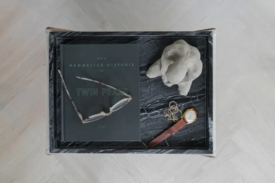 Marble koristetarjotin large 30x40 cm, Black-grey
