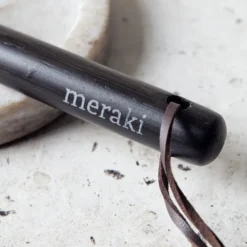 Meraki astiaharja, Musta