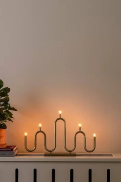 Noel 5 adventtikynttelikkö, Harjattu messinki