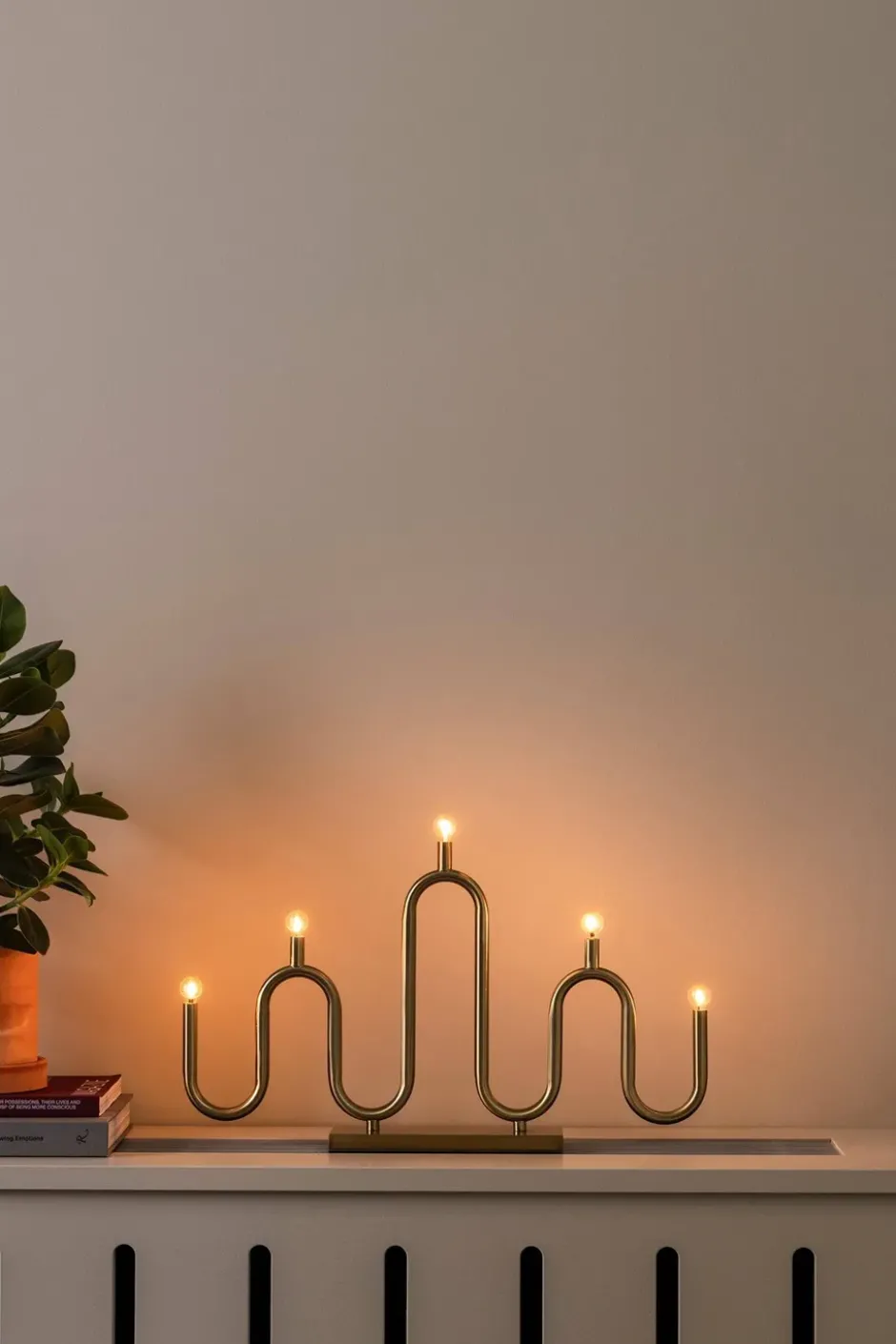 Noel 5 adventtikynttelikkö, Harjattu messinki