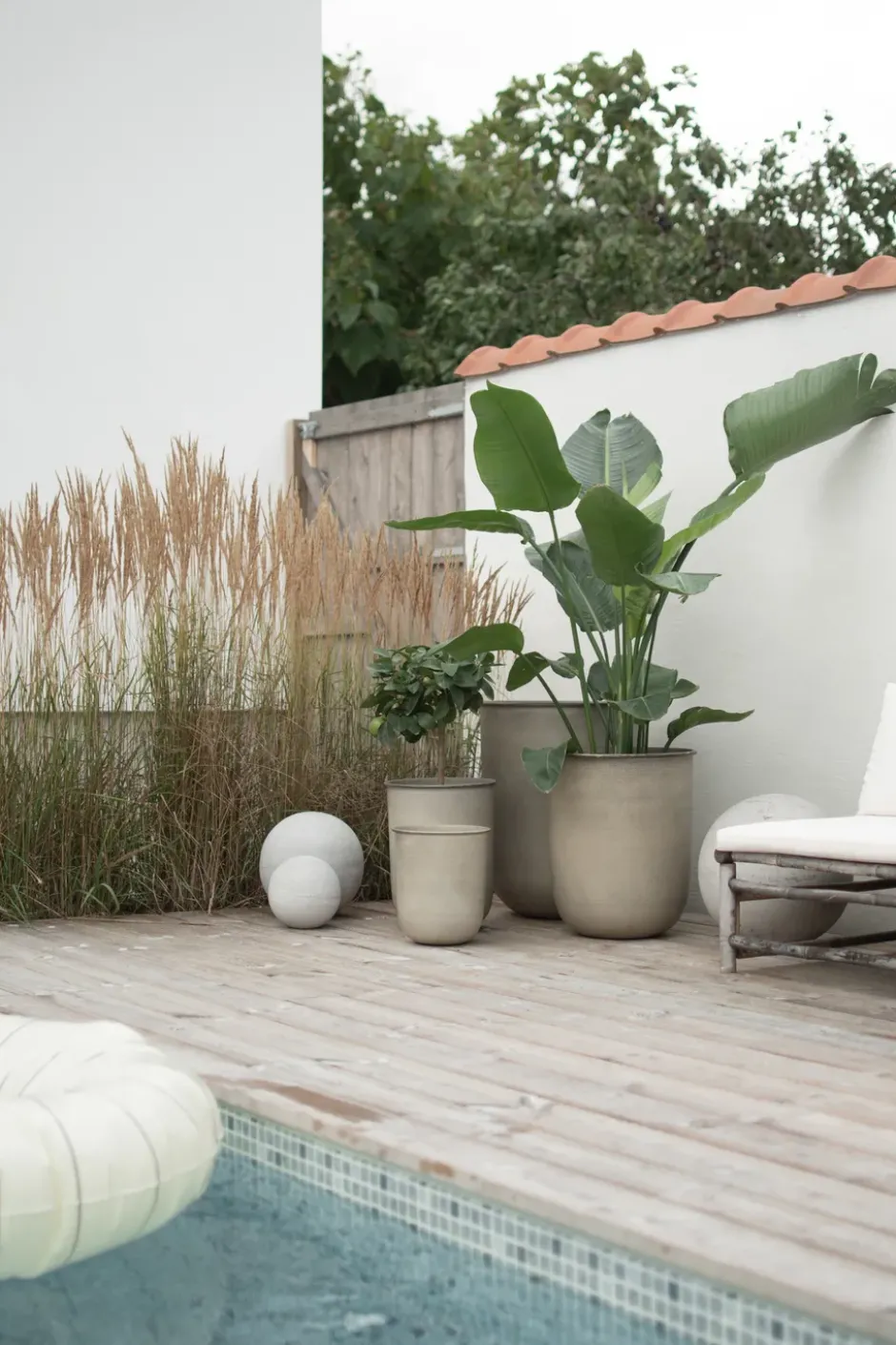 Out ruukku 4 osaa, Beige