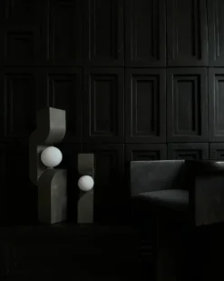 Sitting Man -valaisin Dark grey, 16 x 42,5 cm