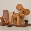 Tembo elefantti koriste 41 cm, Tammi