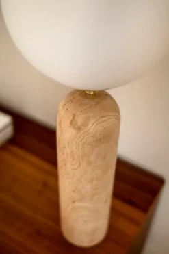 Torrano pöytälamppu, Travertiini