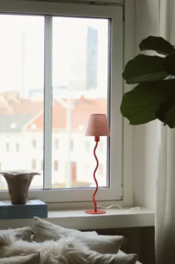 Twist 50 pöytälampunjalka, Vaaleanpunainen