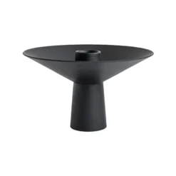 Uma kynttilänjalka, Black