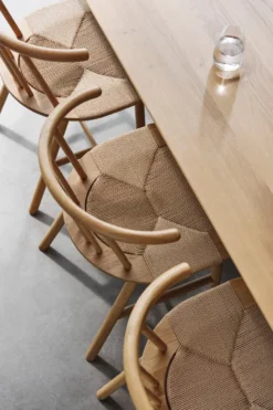 VIOR ruokapöytä 200 cm + tuoli 6‑pakkaus – Lakattu tammi‑naturel