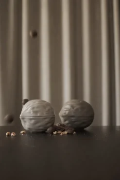 Walnut kulho kannella, Dust