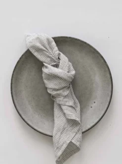 Washed linen servetti, Pinstripe