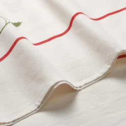 Wild Strawberry pöytäliina, Red, 350x150 cm